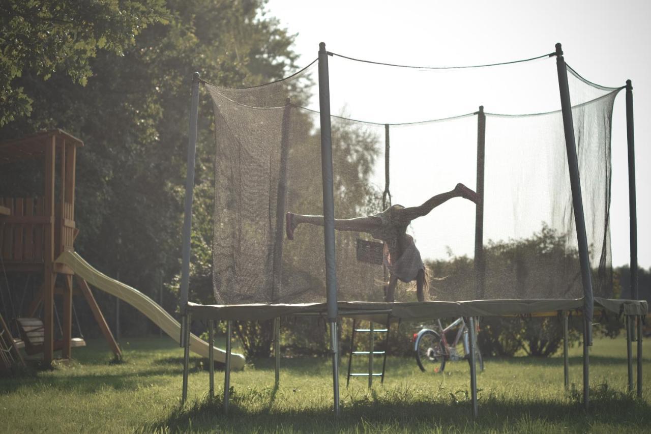 ホテル Eco Nieborów エクステリア 写真