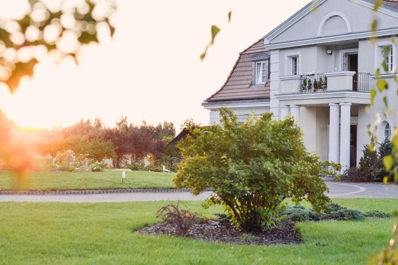 ホテル Eco Nieborów エクステリア 写真
